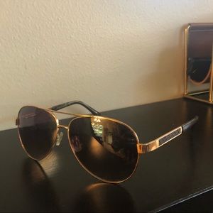 Tahari aviators